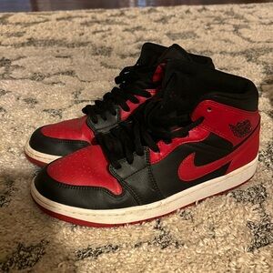 Nike Jordans 1 Mid “Alternate Bred”
